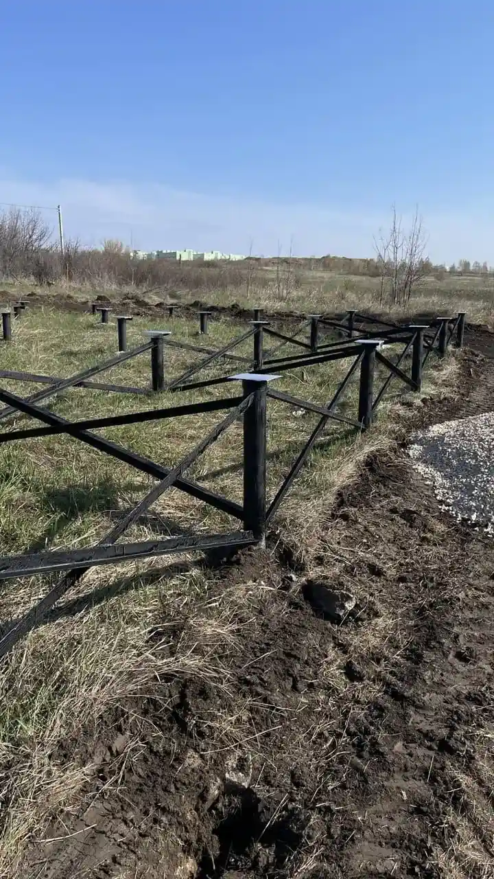 Ряд свай под забор из профлиста — объект 18